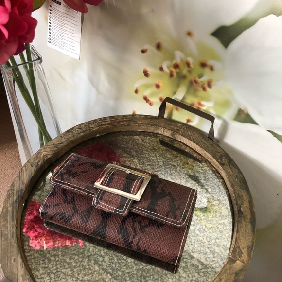 NWOT/ Pretty  brown color wallet with many slots. - Picture 7 of 8